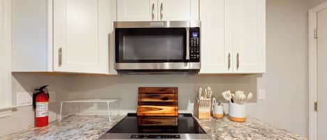 電子レンジ、オーブン、コンロ、食器洗い機