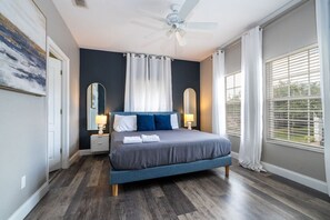 2 slaapkamers, een bureau, een strijkplank/strijkijzer, wifi