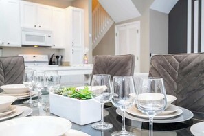 Dining - Near Disney| Premium Location| Coral Cay Resort (Kissimmee)