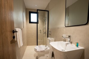 Bathtub, free toiletries, hair dryer, bathrobes