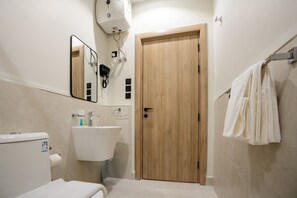 Bathtub, free toiletries, hair dryer, bathrobes