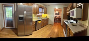 Four à micro-ondes, un four, surface de cuisson, lave-vaisselle