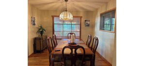 Dining - Charming and peaceful cottage (Kingsport)