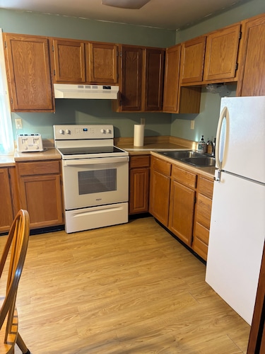 Charming 2-bedroom Getaway in Broadus