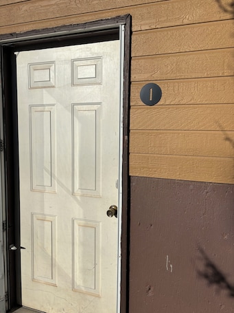Exterior detail. Charming 2-bedroom Getaway in Broadus