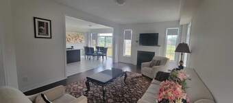 Newly built and perfect for vacations. In the middle of both hwy 400&40