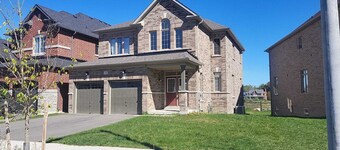 Newly built and perfect for vacations. In the middle of both hwy 400&40