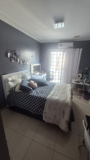 3 bedrooms, iron/ironing board, internet, bed sheets