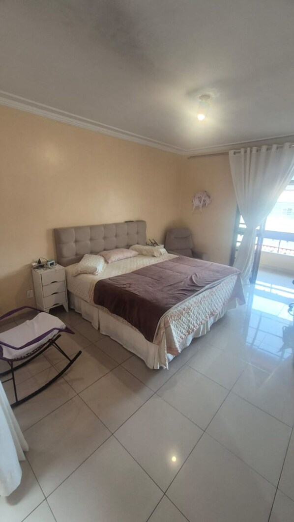 3 bedrooms, iron/ironing board, internet, bed sheets