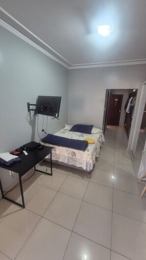 3 chambres, fer et planche à repasser, accès à Internet, literie fournie