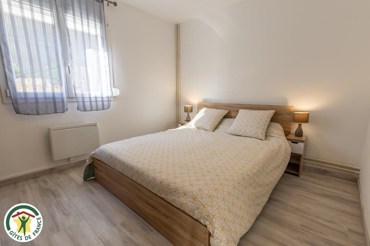 Lit parapluie, Wi-Fi gratuit, draps fournis