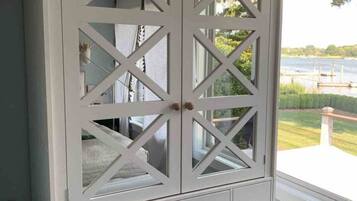 4 habitaciones, tabla de planchar con plancha, wifi y ropa de cama