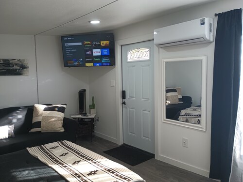 Amazing studio in Roseville for a cozy getaway