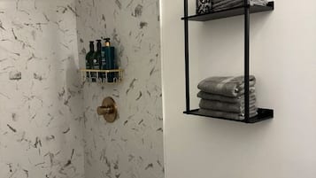 Een douche, een haardroger