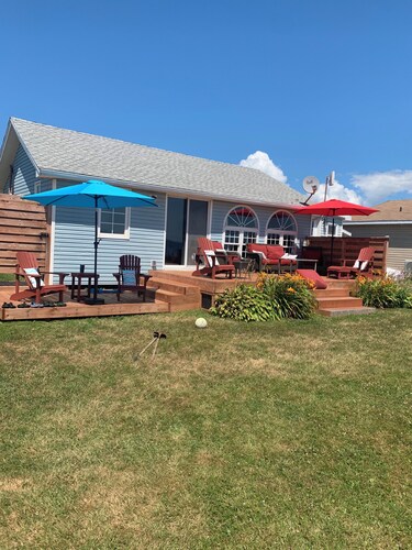 Charming 3-Bedroom Beachfront Cottage with stunning Confederation Bridge view