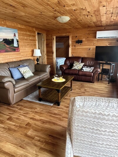 Charming 3-Bedroom Beachfront Cottage with stunning Confederation Bridge view