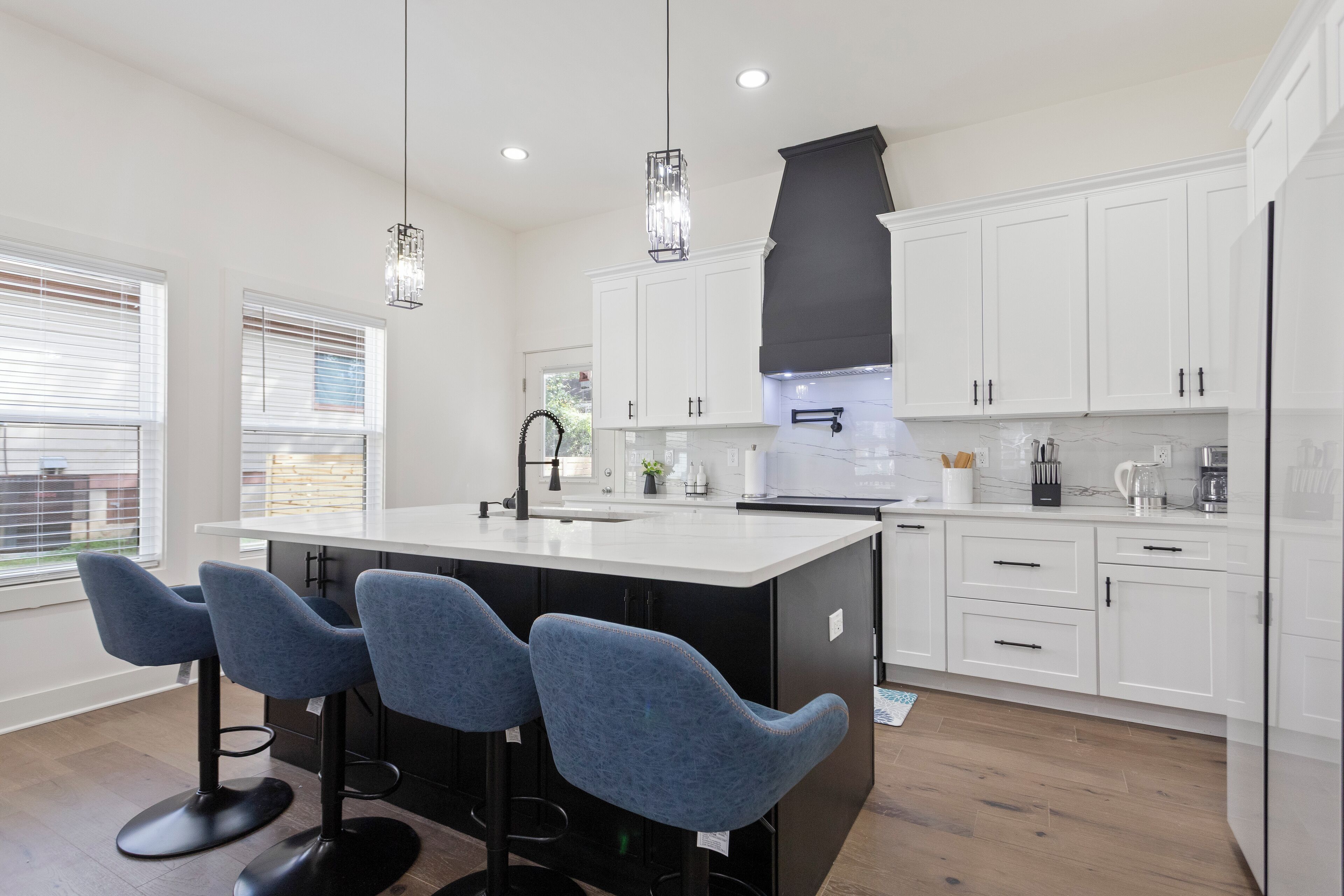 Mikroaaltouuni, uuni, liesi, astianpesukone