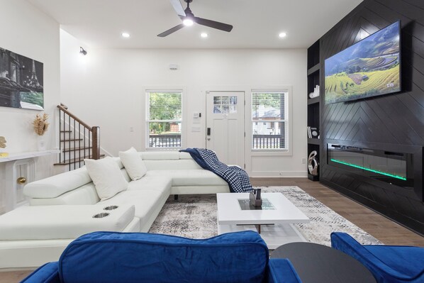 TV, fireplace