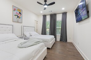 4 bedrooms, iron/ironing board, WiFi, bed sheets