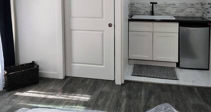 Welcoming studio in Roseville perfect for a cozy getaway