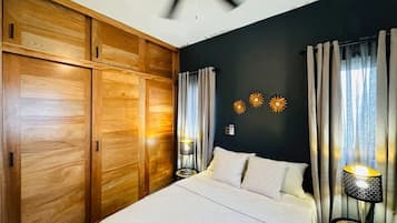 3 bedrooms, iron/ironing board, internet, bed sheets