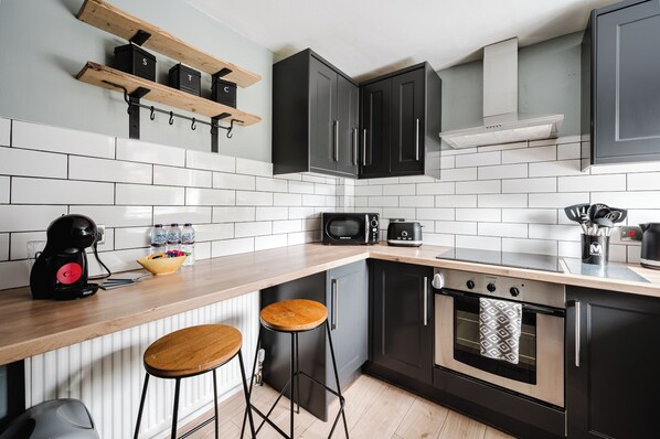 Refrigerador, microondas, horno, placa de cocina
