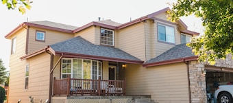 NEW Spacious Park-view Walk-out Basement near Coffee and Trails
