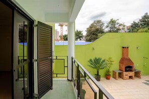 Suite – deluxe, balkong, bassengutsikt | Utsikt fra balkong