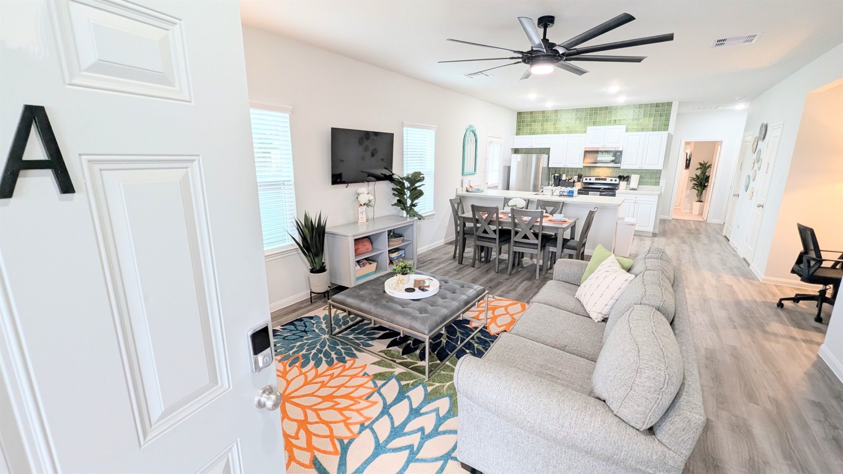 Televisor intel·ligent i llibres 