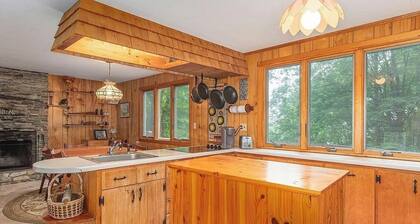 Charming 2-bedroom cabin in Waynesville