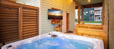 Outdoor spa tub