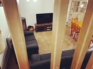 電視、壁爐、電子遊戲