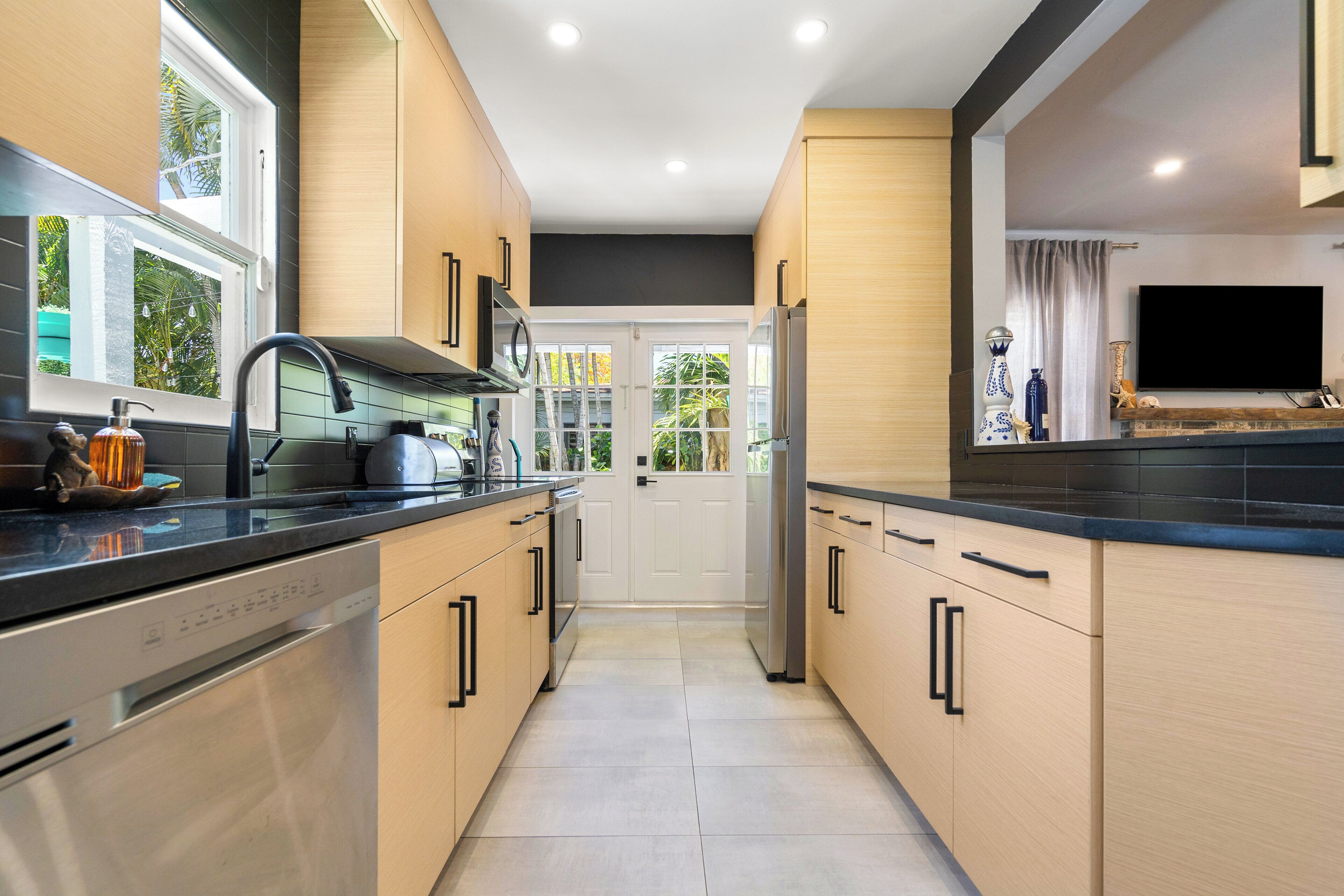 Micro-ondes, four, plaque de cuisson, lave-vaisselle