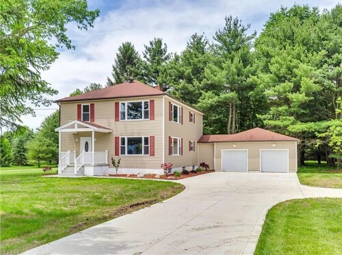Modern Retreat Near Cuyahoga Valley Bright & Spacious