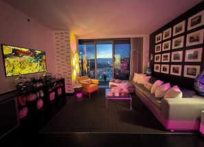 TV - Luxury Palms Place Suite Balcony Views, 2 Pools & Jacuzzi Access (Las Vegas)