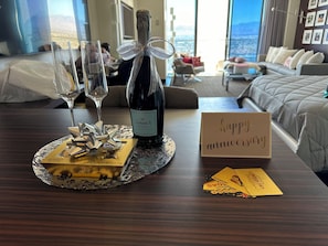 1 غرفة نوم ومكواة/لوح كي وواي فاي وملاءات أسرّة