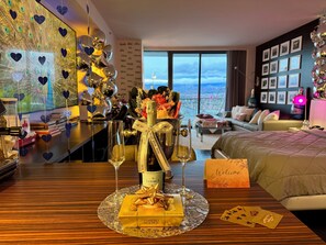 1 bedroom, iron/ironing board, WiFi, bed sheets - Luxury Palms Place Suite Balcony Views, 2 Pools & Jacuzzi Access (Las Vegas)