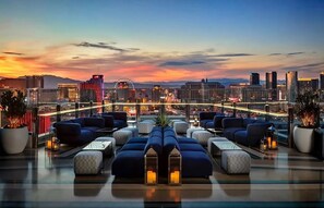 Terrace/patio - Luxury Palms Place Suite Balcony Views, 2 Pools & Jacuzzi Access (Las Vegas)