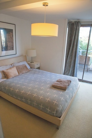 3 bedrooms, iron/ironing board, Internet, bed sheets - Comfy cottage in beautiful mountain ash bushland, only a short walk to Katoomba (Katoomba)