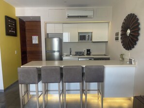 Microwave, oven, stovetop, dishwasher - Great Location! Complete apartment in the heart of Playa del Carmen! (Playa del Carmen)