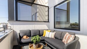 House (Multiple Bedrooms) | Interior - Sleeps 24 Game Rooms, Murals, Balconies Soundcheck & Vinyl House by Avantstay (Nashville)