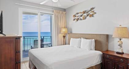 2 Beachfront Condos BBQ Balconies, Resort Pool, Hot Tub + Direct Beach Access