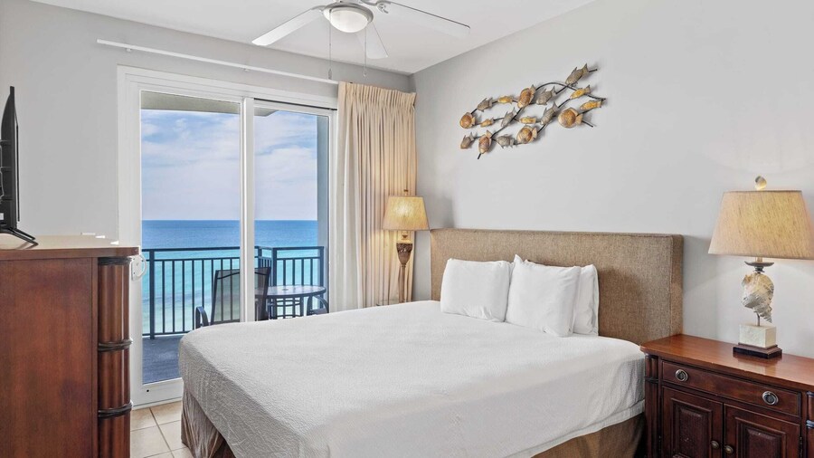 2 Beachfront Condos BBQ Balconies, Resort Pool, Hot Tub + Direct Beach Access