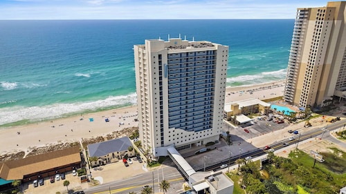 2 Beachfront Condos BBQ Balconies, Resort Pool, Hot Tub + Direct Beach Access