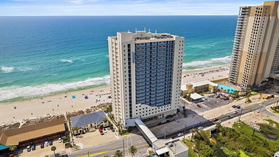 2 Beachfront Condos BBQ Balconies, Resort Pool, Hot Tub + Direct Beach Access