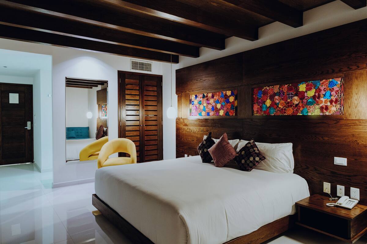Junior Room, Bathtub, Garden View | Desk, free WiFi, bed sheets