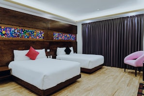 Superior Double Room, Garden View | Desk, free WiFi, bed sheets