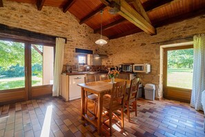 Dining - Le Cellier de la Goujatte - Charme, confort  et  nature à Montagnac-sur-Lède (MONTAGNAC SUR LEDE)