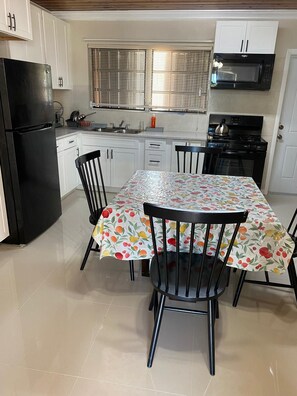 Private kitchen - Manoah #1 - Place of Rest (Mangrove Cay)