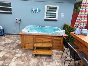 Baignoire à remous extérieure